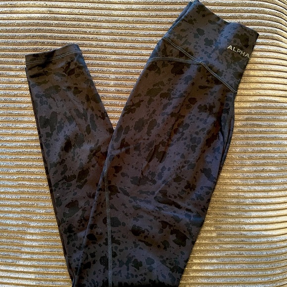 Alphabet Surface Leggings - Picture 3 of 3